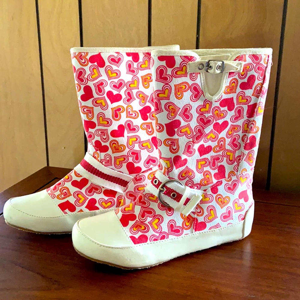 Women’s boot by Fuel. Never worn. Size 71/2